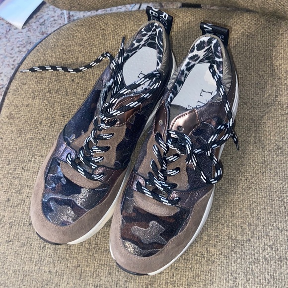 Size 5.5 L’Idea Platform Sneakers - Picture 1 of 2